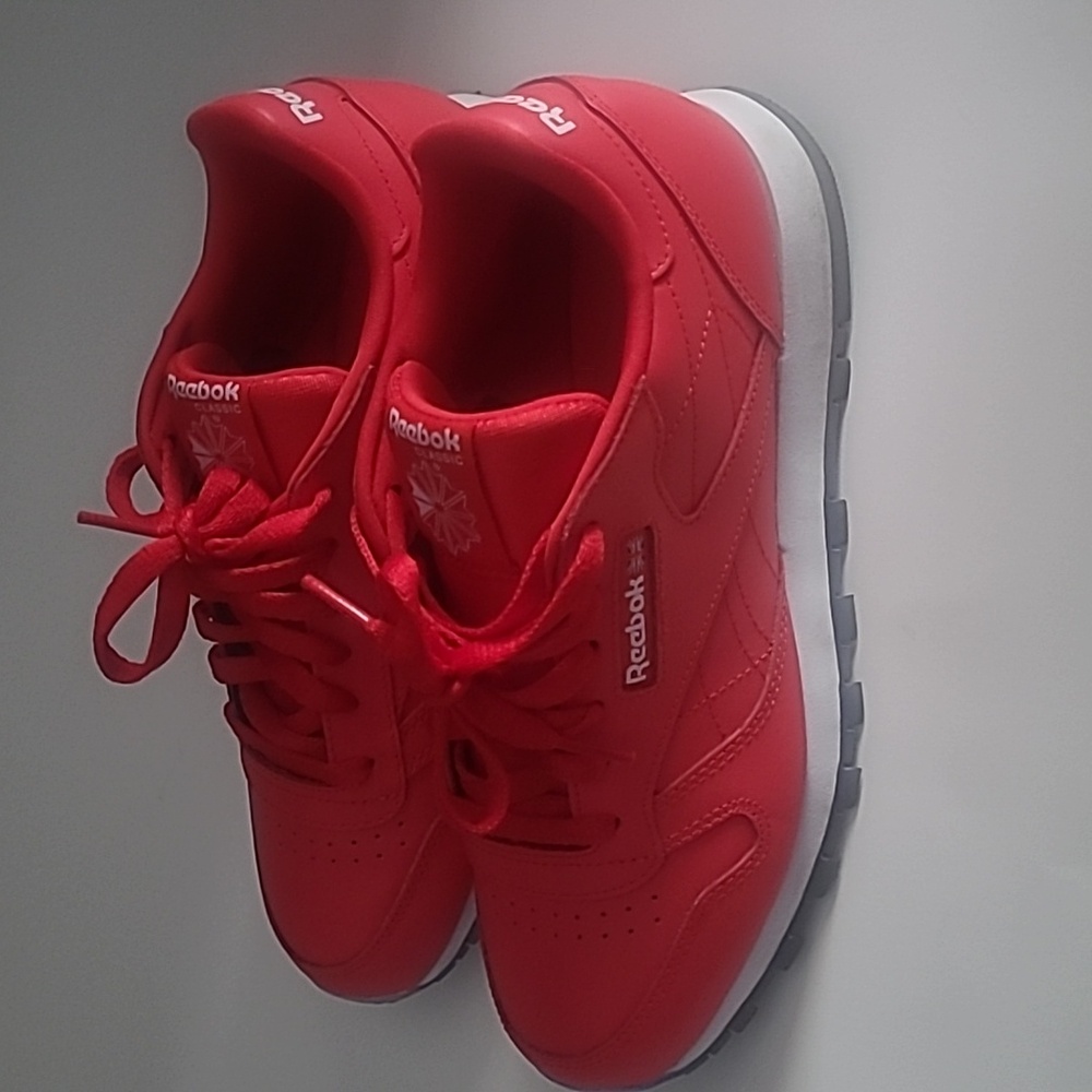 All Red Reebok with red shoe strings - Picture 2 of 12